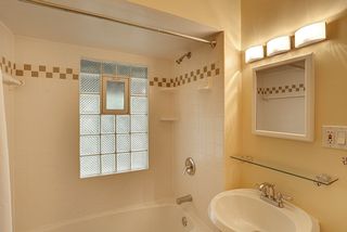 Upper level bath