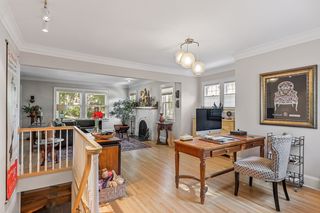Open staircase to the lower level Family Room with side door entrance from the driveway