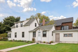 South view of single family. Includes nice storage shed.