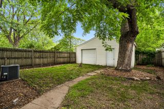 Convenient garage door between yard and garage provide an opportunity for boats, campers or other toys!