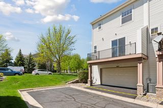 View of driveway and turn around space.