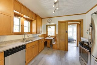 Kitchen with breakfast nook