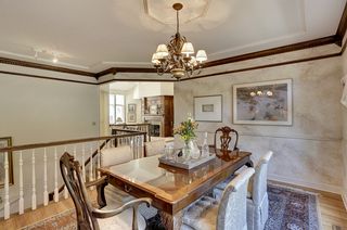 Dining Room has oak floors and cove molding!