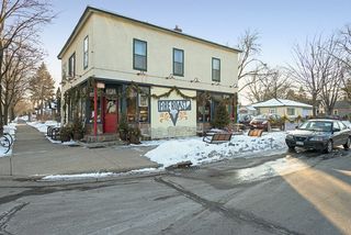 Fireroast coffee shop is only a short 15 minute walk from door to door.