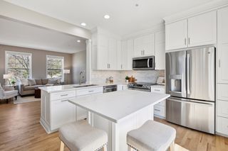 Note all the drawers in this kitchen.