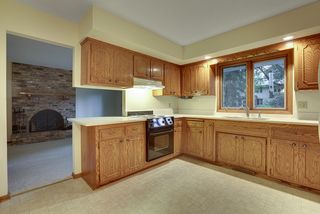 Updated quartz counter tops and new faucets. 