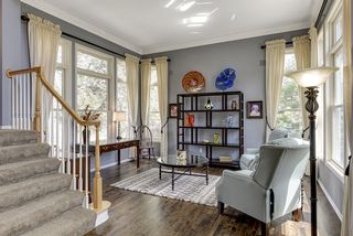 Gorgeous, sunsplashed living room!
