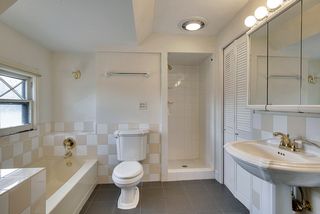 Don't miss the 3rd Floor Full Bathroom.... (Separate Shower & Bathtub)