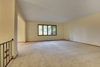 New carpets throughout. 