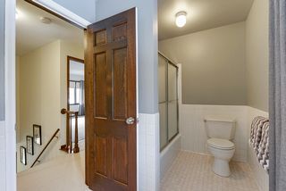 Upper level full hall bath