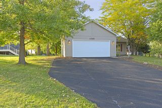 Plenty of driveway space for car maneuvers. 