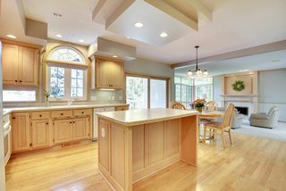 What a great working Kitchen area - so many places to enjoy the morning coffee!