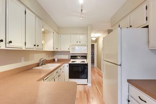 You will love preparing meals in this kitchen with lots of cabinets and counter space...