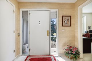 Spacious foyer with Marble Tile 
Flloors.