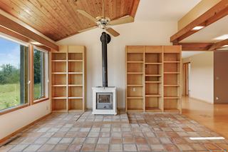 Cozy living area to enjoy the wood burning stove 