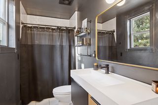 Main floor full bath