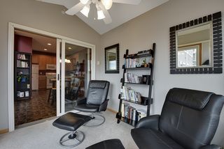Sun-filled room - a great place to relax with a good book...