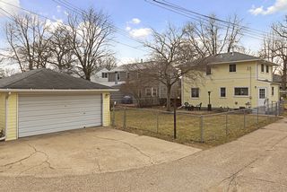 Wonderful 2-car garage...