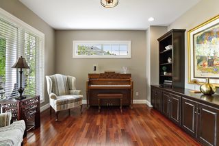 Built in book shelfs and cabinets