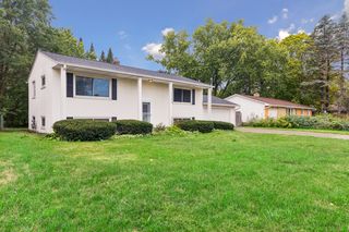 Spacious front yard