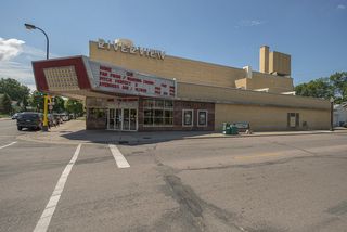 Riverview theater only a short 1/2 mile walk away.