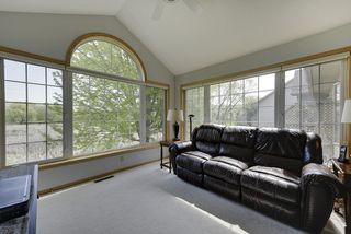You'll love relaxing in this awesome sunporch...