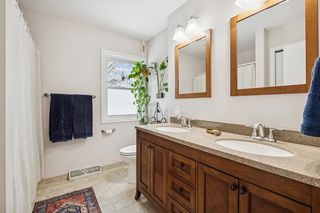 16. Main floor full bath