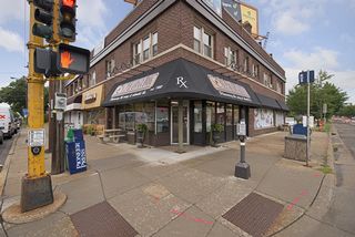 Enjoy life in Mac/Groveland! Walk to shops & restaurants! 