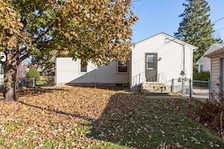 Large, fully fenced yard to enjoy
