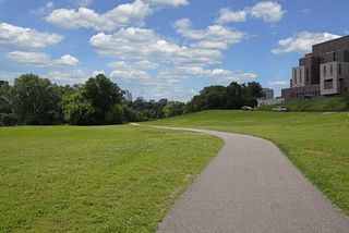 Walk to the U of M or the Mississippi River! 