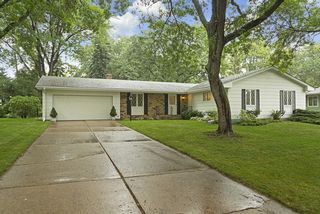 Very near parks, golf courses and lakes!
