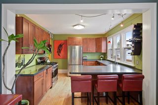 Kitchen with lovely counter seating