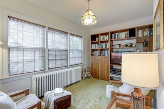 Bright and cheerful, south facing sunroom