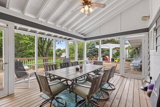 Spacious 3 season porch