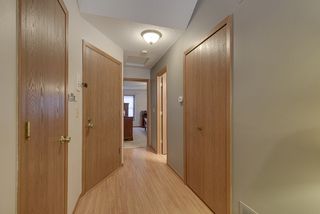 Hallway, notice the new floors