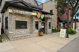 Enjoy the many Shops, Restaurants & Coffee along Grand Avenue! 