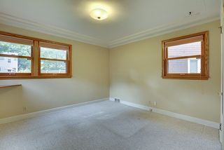 5024 Park Avenue - Spacious main floor bedroom overlooking gardens
