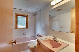 5024 Park Avenue - Upper level bath