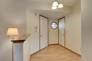 Roomy entrance - easy access to garage. 