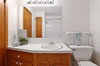 Ceramic Full Bath is sparkling and bright with lots of storage!