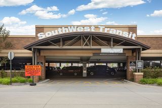 Live the life of convenience! Next door is the SW Transit Center. Not a commuter? Its still great for sporting events and the State Fair!