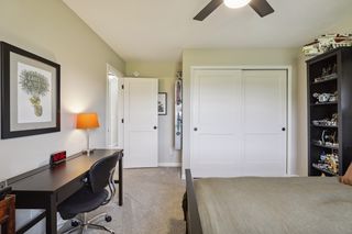 Another point of view in the third bedroom.