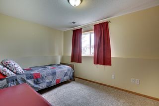1500 4th St NE - 3rd bedroom with convenient bathroom nearby - perfect for guests or use as a teen suite