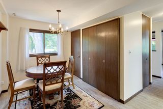 Room options dining/office/playroom lots of storage