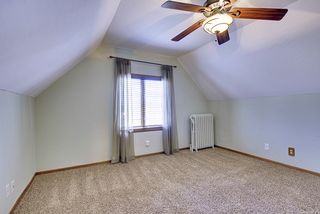 Second upper level bedroom. 