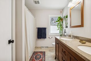 17. Main floor full bath