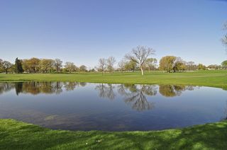 Walk to many local restaurants, shops or the Highland National Golf Course! 