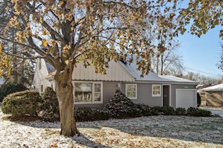 Well maintained solid home-Vinyl siding, newer roof!