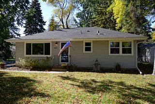 Lovely home in neighborhood of other well-kept homes.