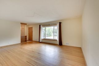 Tiled, separate front entry and closet area. 